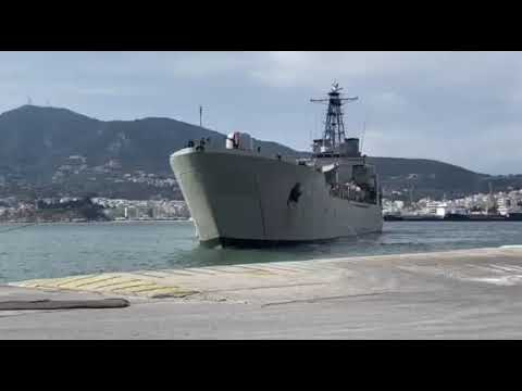 Newpost.gr - Στη Μυτιλήνη το αρματαγωγό που θα μεταφέρει μετανάστες
