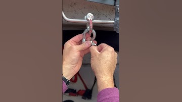 Mousing a shackle with stainless steel wire.
