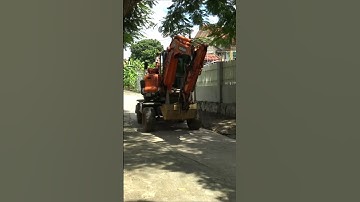 Xe Máy Xúc Nhỏ Nối Đuôi Nhau Di Chuyển