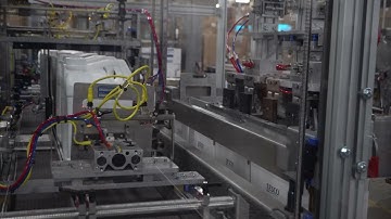 Precise and Efficient F-Style Bottle Case Packing with Combi