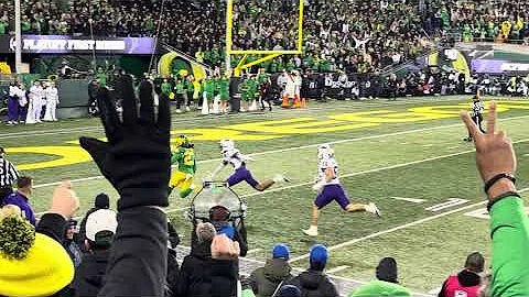 Oregon’s RB Dierre Hill Jr. scores a 56 yard touchdown vs JMU in the CFP 