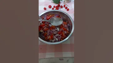 سلطة البصل والطامطم 