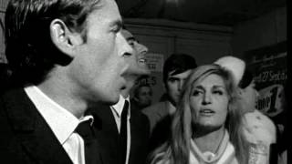 Dalida et Brel dans le couloir des loges de L&#39;Olympia (Oct. 66)