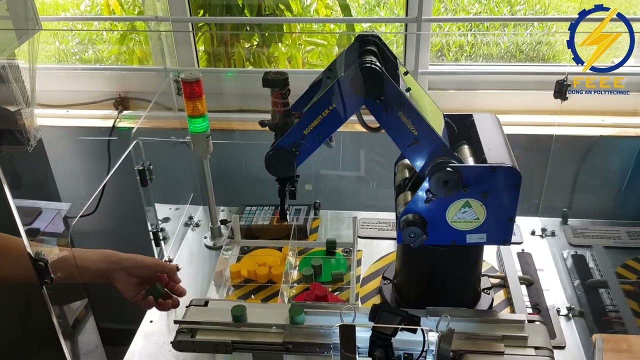 Mô hình cánh tay Robot phân loại màu sắc dựa vào xử lý... - youtube