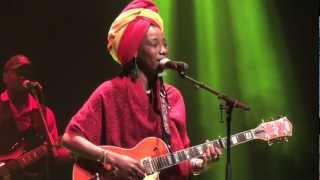 Fatoumata Diawara - Kanou - Live in Holon (3/8) Resimi