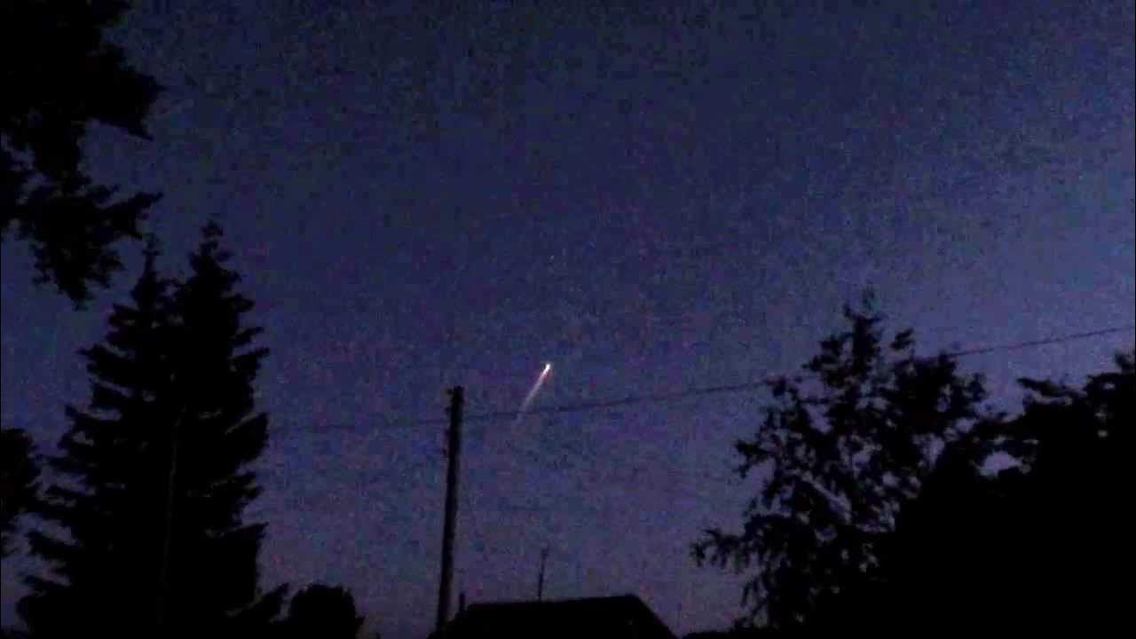 Ракета в ночном небе фото