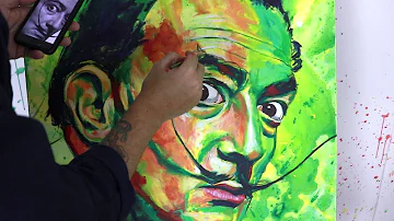 Qual era o estilo de pintura de Salvador Dalí?