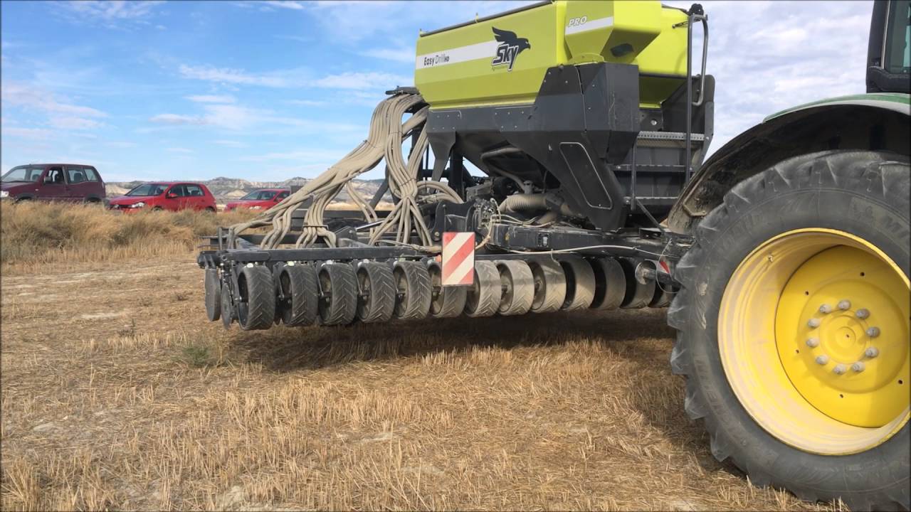 John Deere 6195 R y SEMBRADORA SKY EASY DRILL 6000 FERTISEM PRO