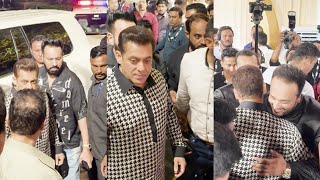 Salman Khan Grand Entry At Baba Siddique Iftar Party