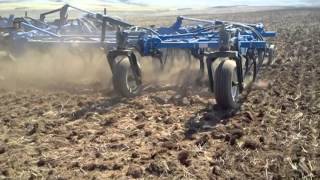 895 versatile w/autosteer pulling 51 foot seeder