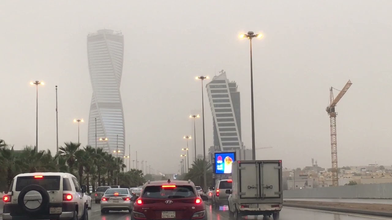 جمال الرياض بين العواصف مطر و غبار