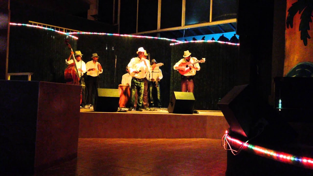 Кубинские песни в отеле Варадеро - YouTube