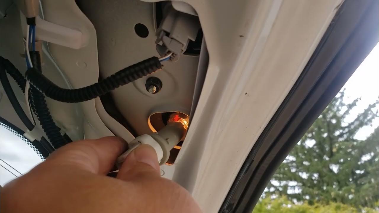 Toyota Venza Tailgate Bulb or Reverse Light bulb Replacement Change How