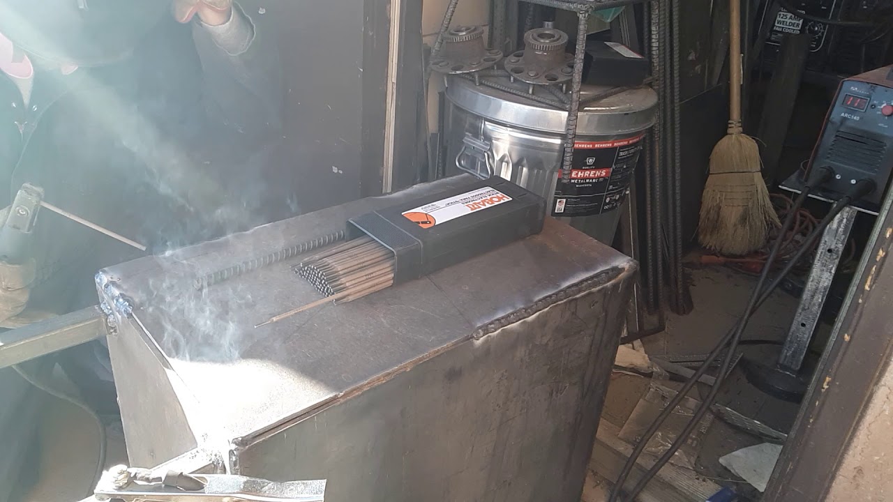 Welding 7014 1/8" rods. - YouTube