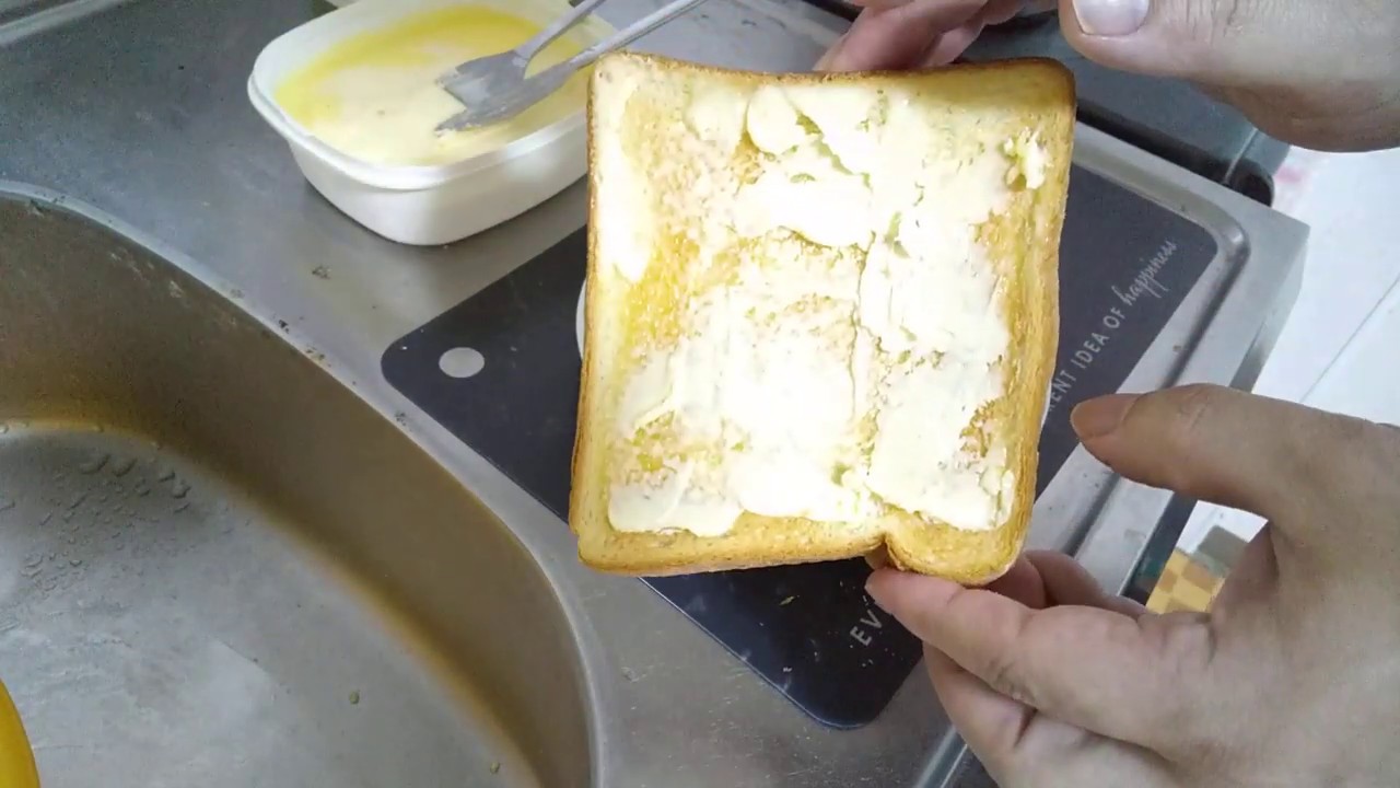 マジ感動 食パンに超簡単かつ超綺麗にマーガリンを塗る方法 バタートースト Youtube