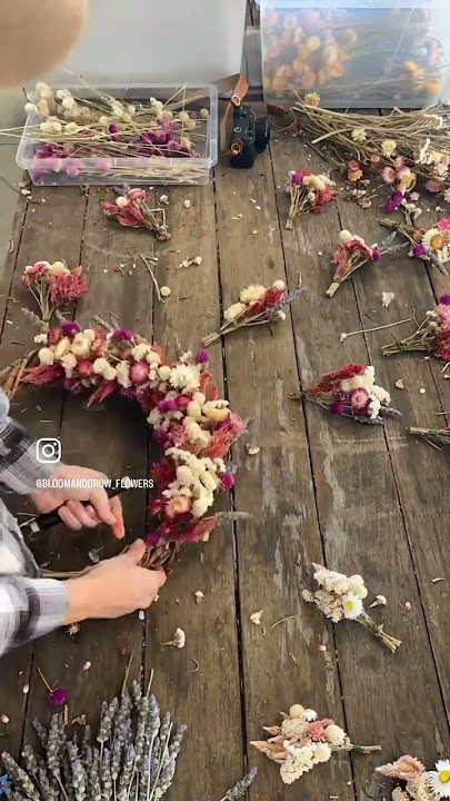 Making A Dried Wreath 💐