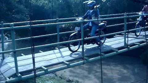 diatas jembatan gantung