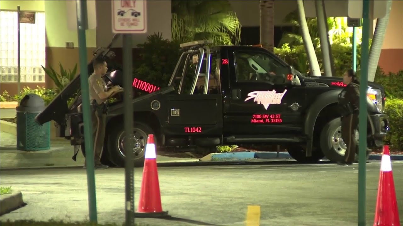 Tow truck driver grazed by bullet after repossessing car - YouTube