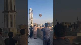 Biggest Kite Flying In Pindi Basant #kite #youtubeshorts #viral #basant #kitelovers #pindi Resimi