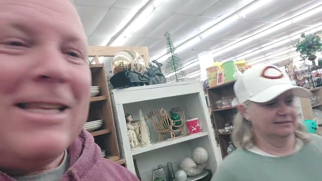 Booth flip #Abeejunk at FM Antiques and More! - YouTube