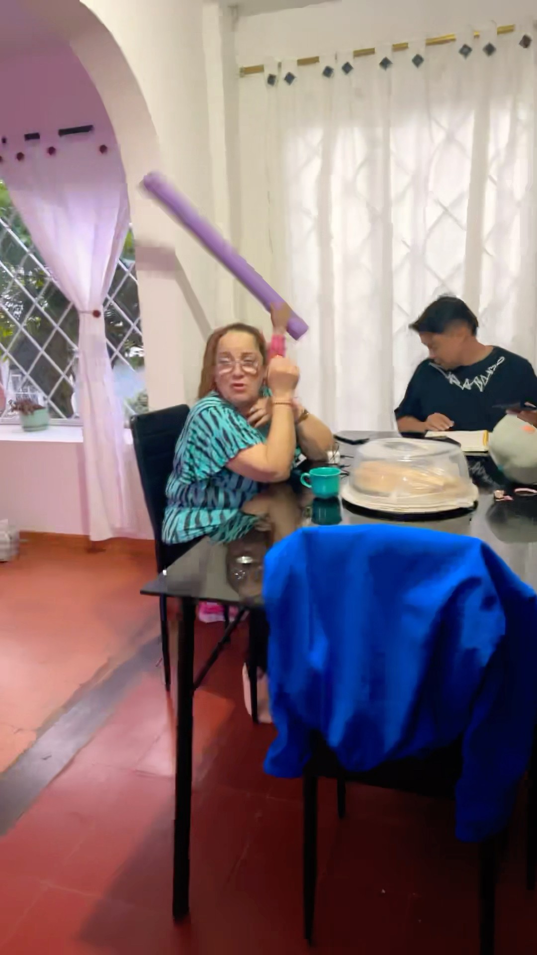 JUGANDO #humor #cosasdefamilia #comedia #shortviral #fypシ゚