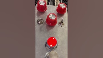 Milwaukee Mood Machines fuzz pedal (Dwarfcraft Devices Shiva) with Agile baritone guitar