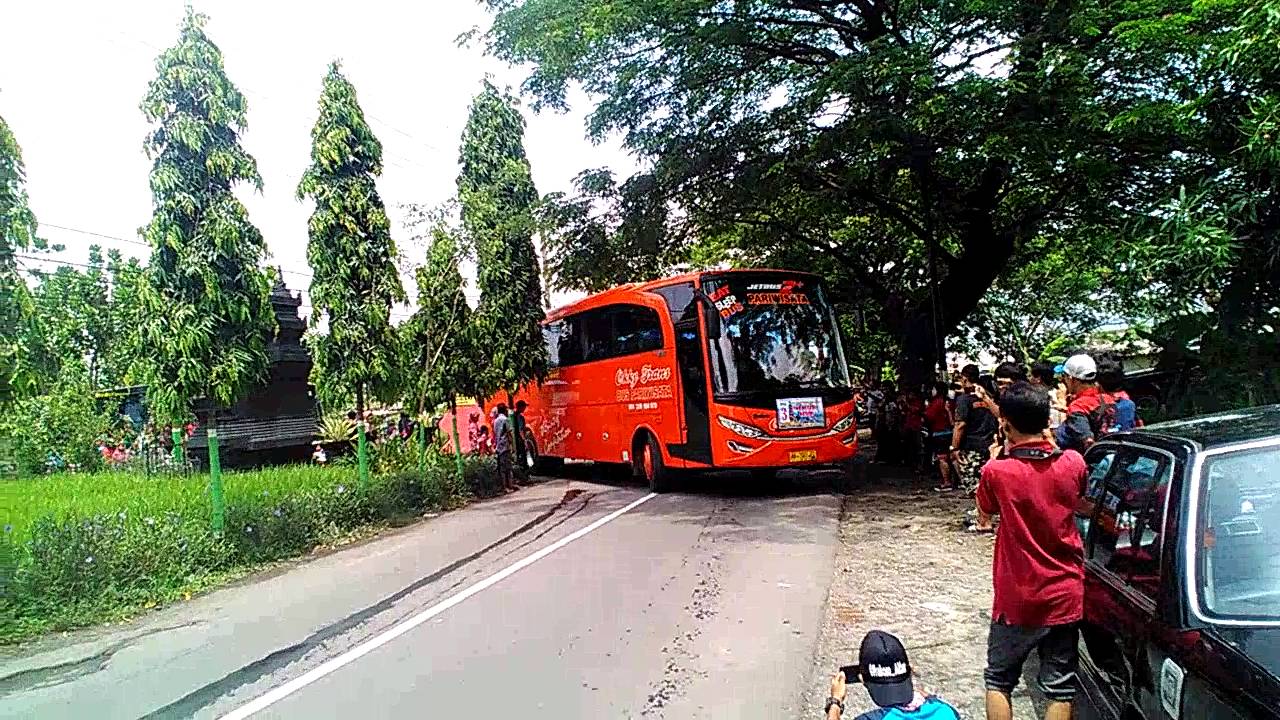 Bus Telolet Rombongan Di Smpn 2 Kediri YouTube