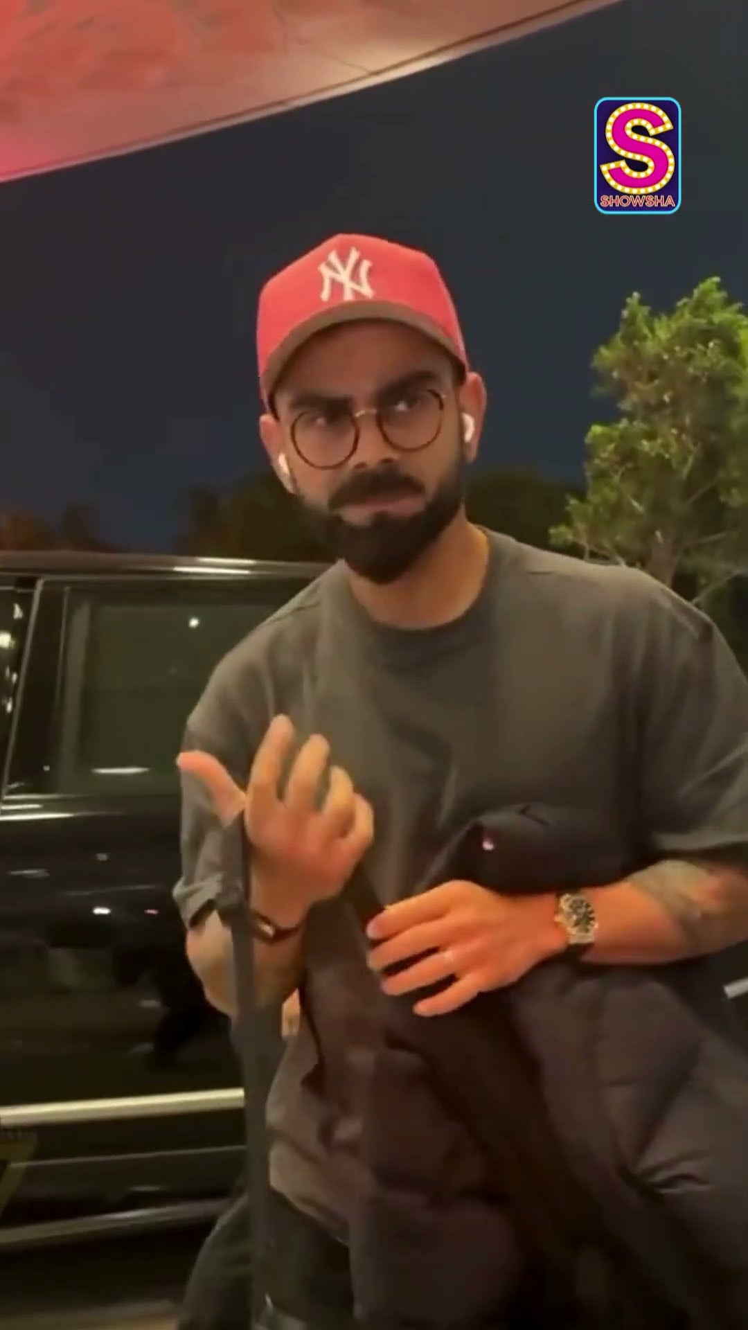 Swag, Style And Flair: Virat Kohli Makes A Ritzy Airport Appearance | King Kohli | GOAT | N18S