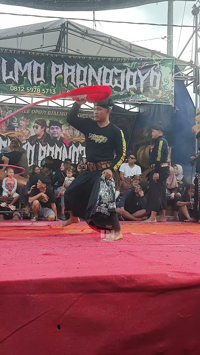 Bopo Pecut keeps the jaranan show safe with his whip. #jaranan #bopojaranan #djalmopronojoyo
