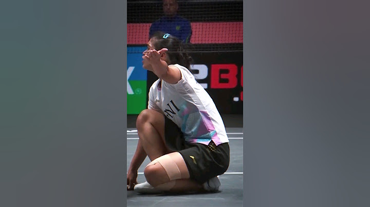 An Unbelievable moment during Match points! #sports #youtube #youtubeshorts #badminton #tunjung
