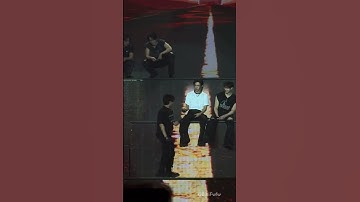 Felix supporting Changbin to sit next to him 🇭🇰25.01.19 #changlix #felix #changbin