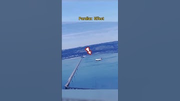 How the Parallax Effect Makes Planes Look Frozen in the Sky