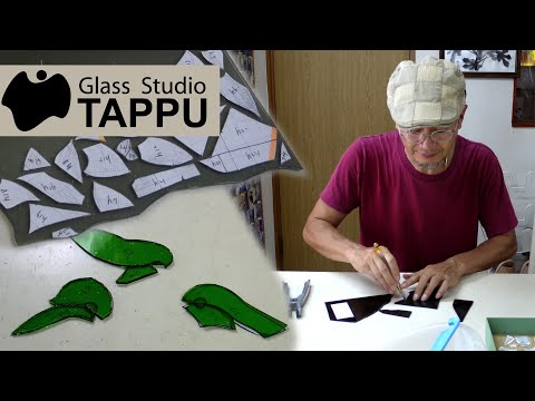 The glass cutting demonstration by a stained glass artist.