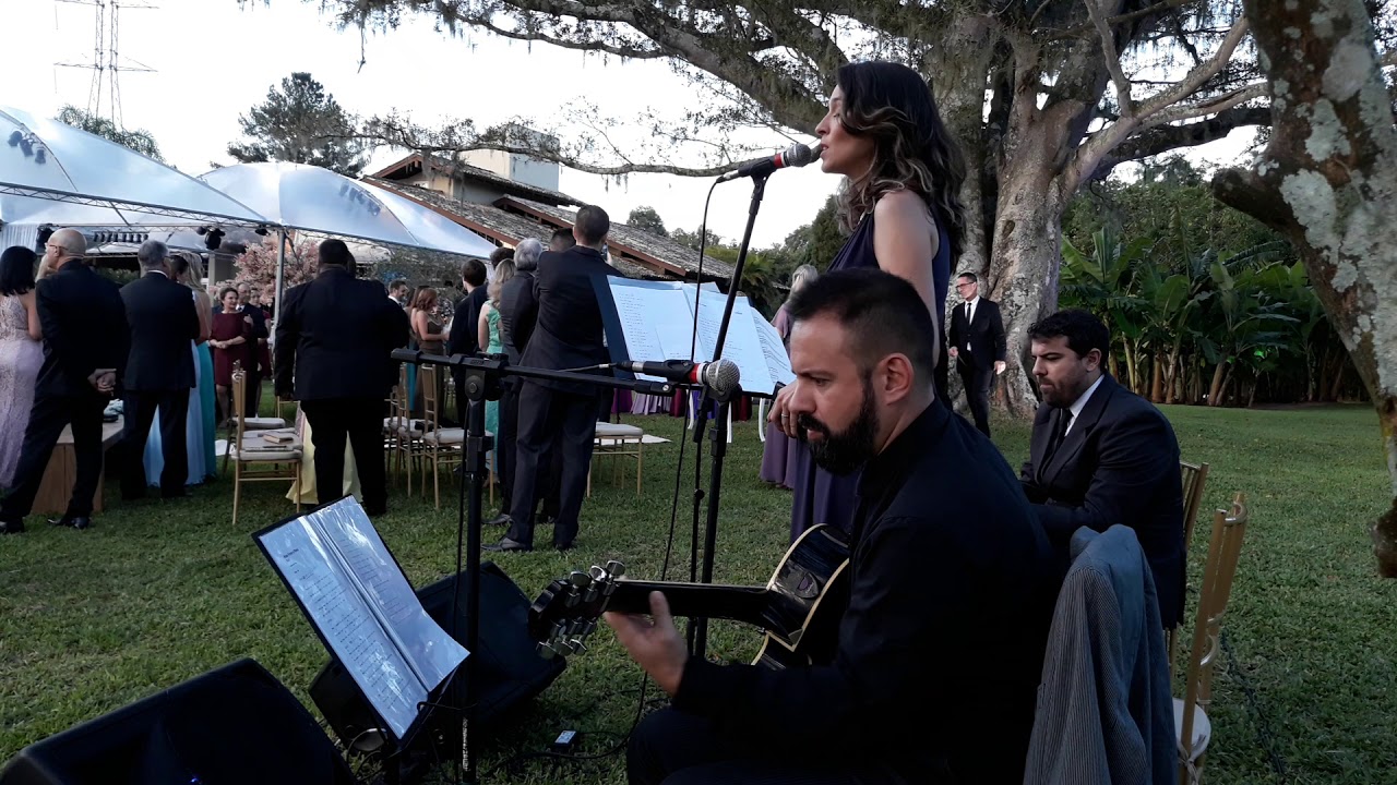 formaturas podium Música Boa Live - Trio com Violão, Voz e Piano (Kiss From a Rose)