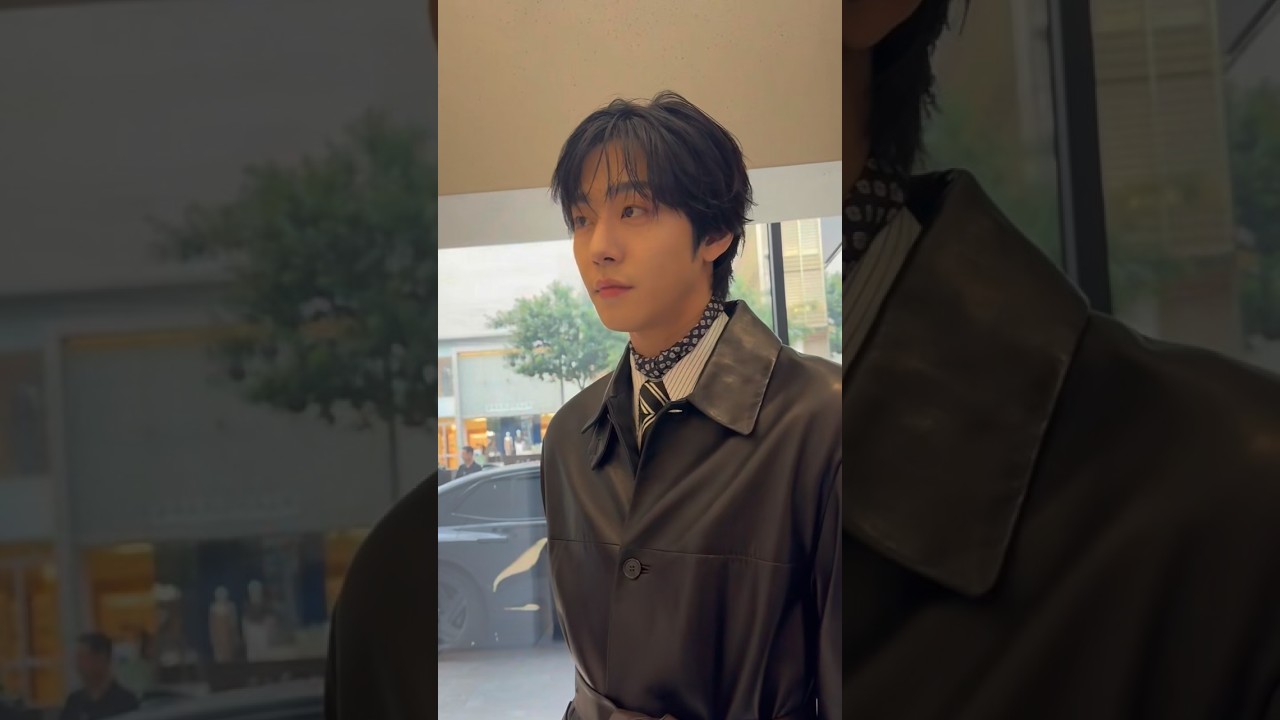 생로랑의 크리에이티브 디렉터 안토니 바카렐로가 큐레이션한 앤디 워홀 사진전 일상의 사물들 오프닝 행사에 등장한 안효섭✨ 오늘도 미모 열일하실게요❤️ #안효섭 #ysl