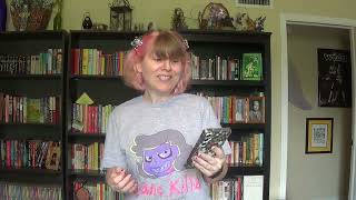 Letters to an Asexual #137 (How do I tell if I want romance or sex?)
This is #137 of a series in which I read correspondence between me and people who have questions, comments, or more often misconceptions about asexuality. In this video, I read questions and my responses for three people two of whom wanted to talk about the difference between romantic attraction and friendship, and one who wanted to talk about whether their lack of interest in sex might be more about sex repulsion than asexuality. I talk about the nuances! Letters to an Asexual #137 (How do I tell if I want romance or sex?)