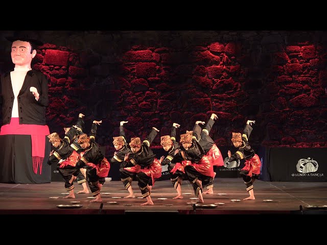 Indonesian folk dance: Tari Piring class=