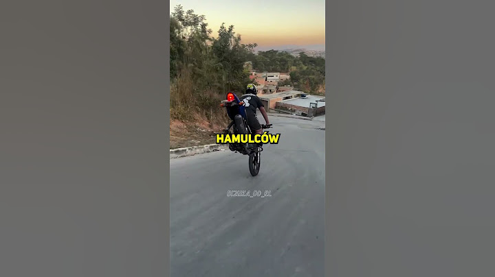 Ten motocyklista jedzie na jednym kole, bo... 😮