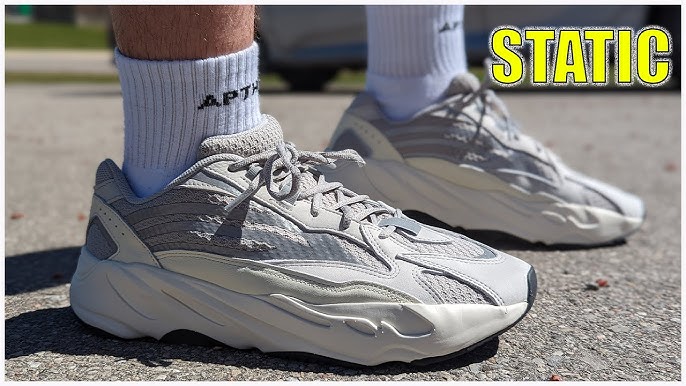 costilla Extranjero Pocos ADIDAS YEEZY BOOST 700 V2 STATIC REFLECTIVE REVIEW WITH ON FOOT - YouTube