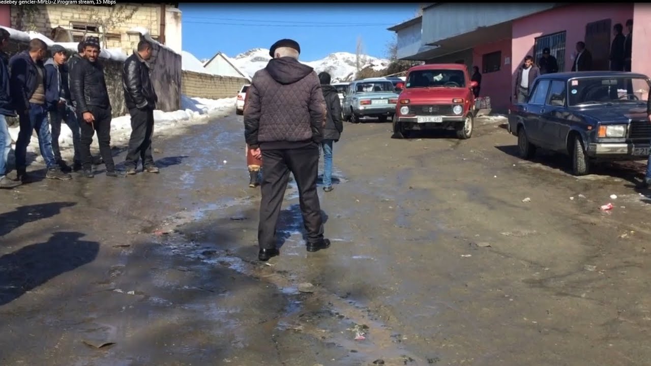 Gədəbəy sakini: “İş yoxdur, küçələrdə yalandan fırlanırıq”