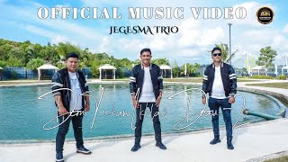 Download Lagu DEMI TUHAN IKHLAS DO AU 2 - Jegesma Trio (Official Music Video) - Lagu Pop Batak Terbaru 2025 MP3 Download Lagu DEMI TUHAN IKHLAS DO AU 2 - Jegesma Trio (Official Music Video) - Lagu Pop Batak Terbaru 2025 MP3