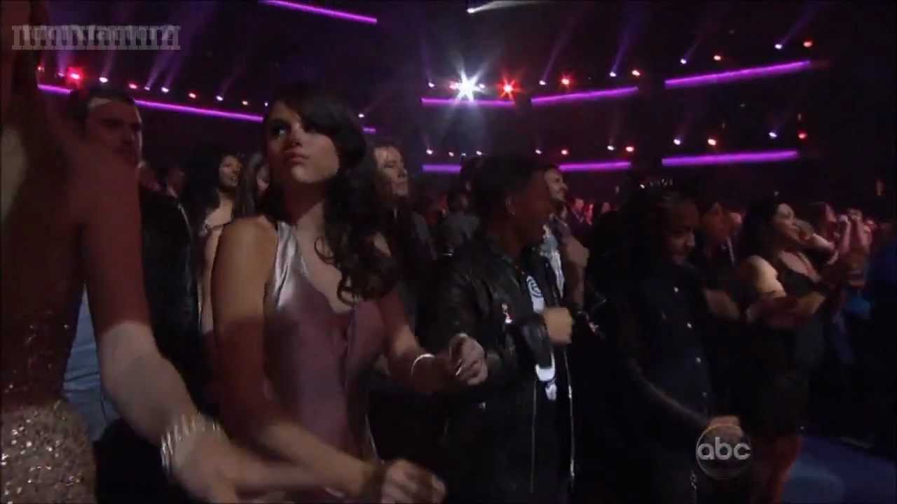 Selena Gomez Taylor Swift Dancing To Maroon 5 Moves Like Jagger American Music Awards 2011