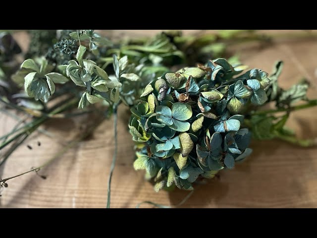 今日は透明水彩で枯れた紫陽花を描きます - YouTube 今日は透明水彩で枯れた紫陽花を描きます - YouTube