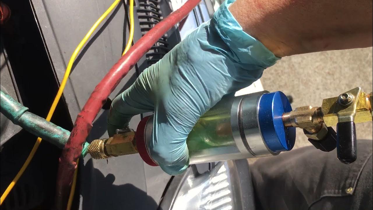 Refrigerant Inspection site glass filled with refrigerant and oil