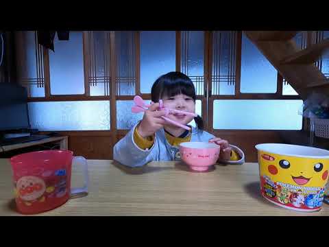 2歳児がひたすらピカチュウラーメンを食べる！ASMR