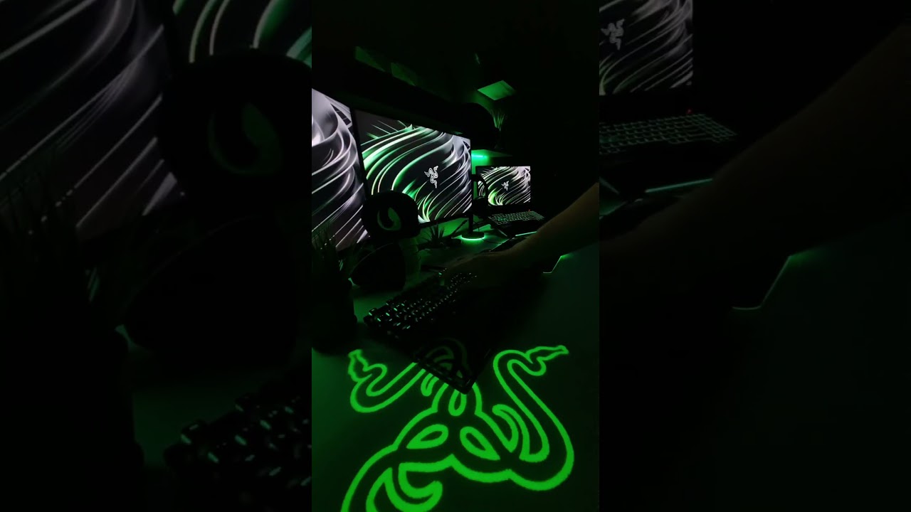 Razer Chroma RGB rippling across 🌈🍏🎹