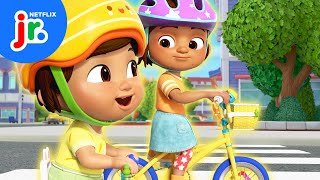 Nina&#39;s Traffic Safety Trike Ride Song 🚲 CoComelon Lane | Netflix Jr