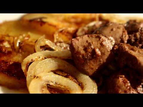 Куриная печень, жаренная с яблоками.