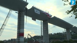 Gênes : le dernier tronçon du nouveau pont posé vingt mois après la catastrophe