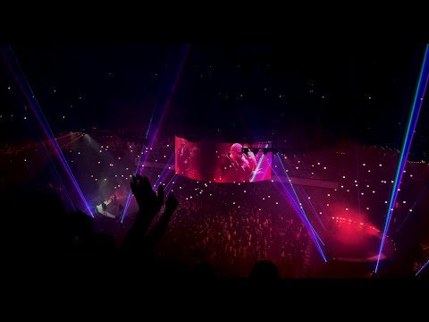 Bad Bunny The Most Wanted Tour - Where She Goes Unitedcenter Chicago Iphone15Pro